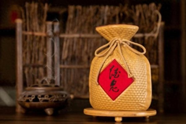 360配资网 “病急投医”胖东来, 酒鬼酒增长路在何方?